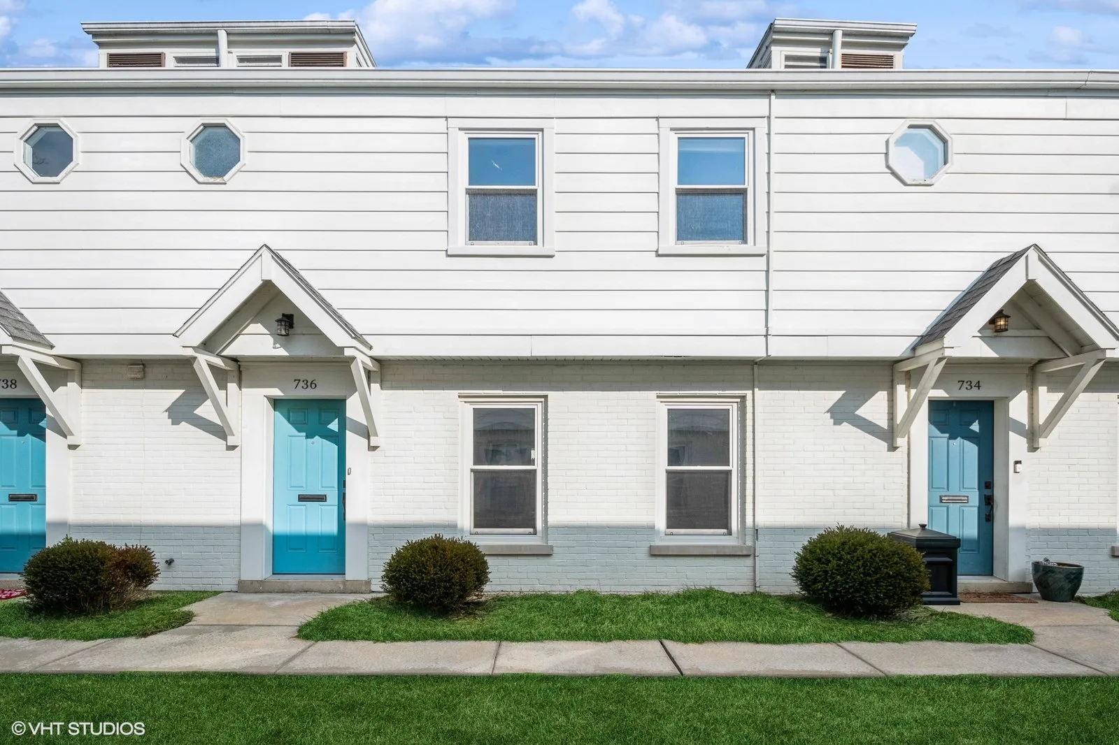 Townhome exteriors with private entrances at 736 Green Bay Rd